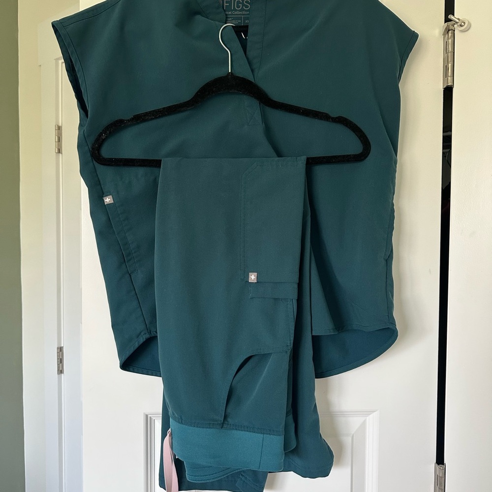 Dark Teal Figs Scrub Set